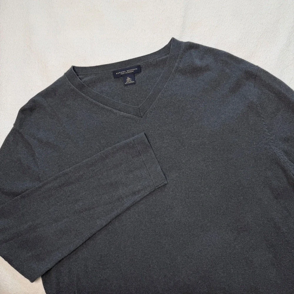 Banana Republic Mens XL Gray Silk Cashmere V-Neck Sweater Minimalist Knit Top